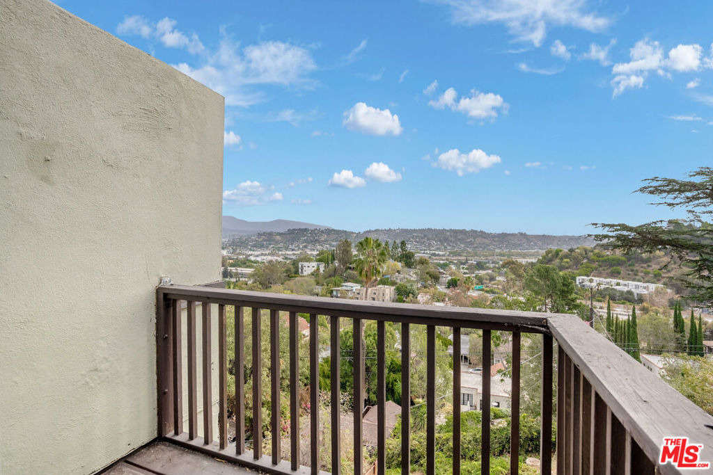 2348 Silver Ridge Avenue - Photo 4