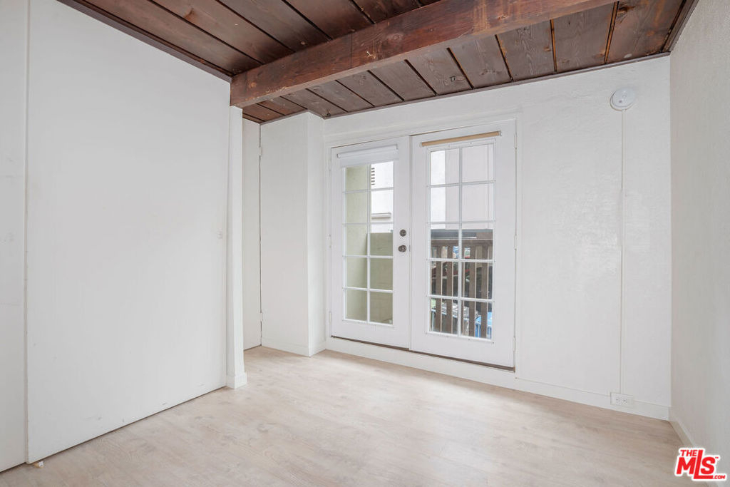 2348 Silver Ridge Avenue - Photo 8