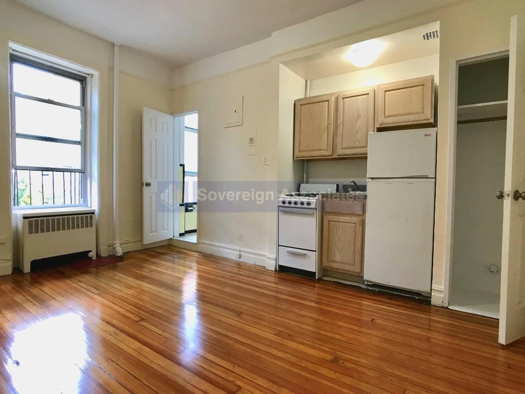 936 West End Avenue - Photo 1