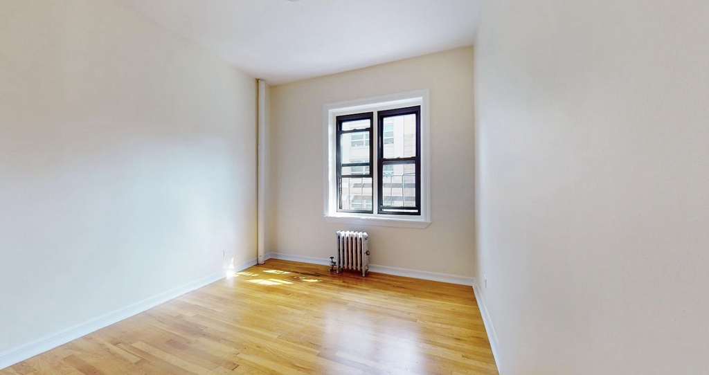 212 Grand Street - Photo 0