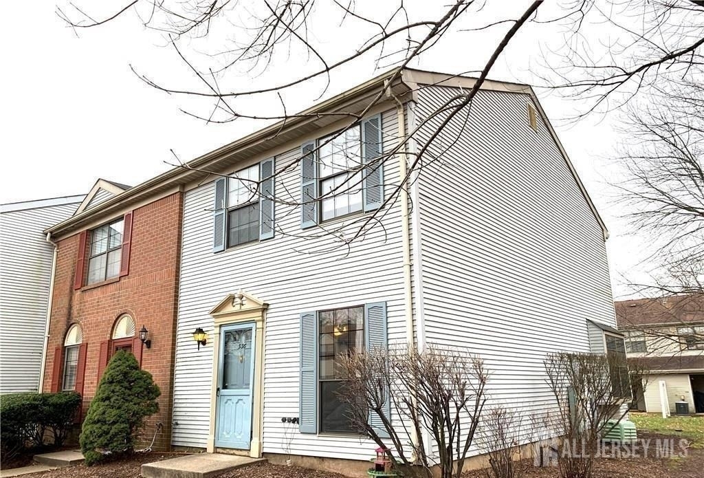 536 Manchester Court - Photo 1