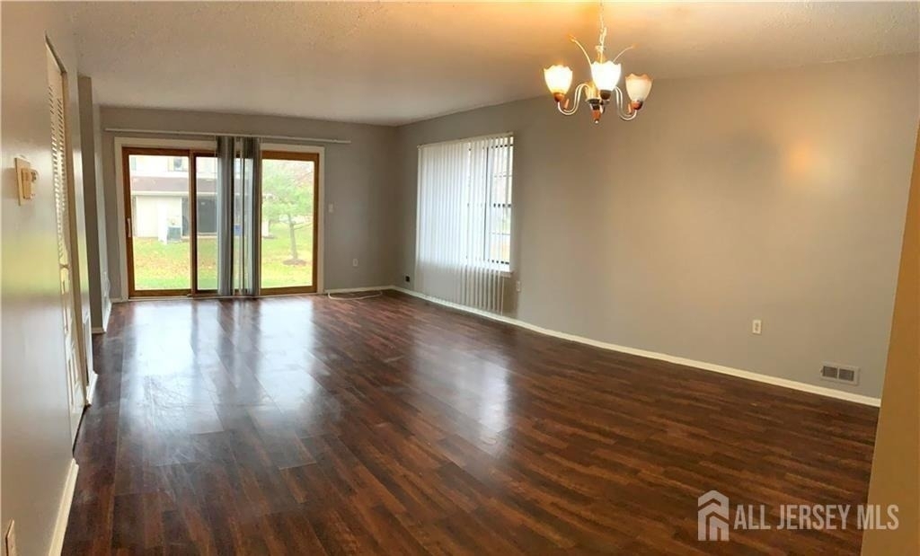 536 Manchester Court - Photo 4