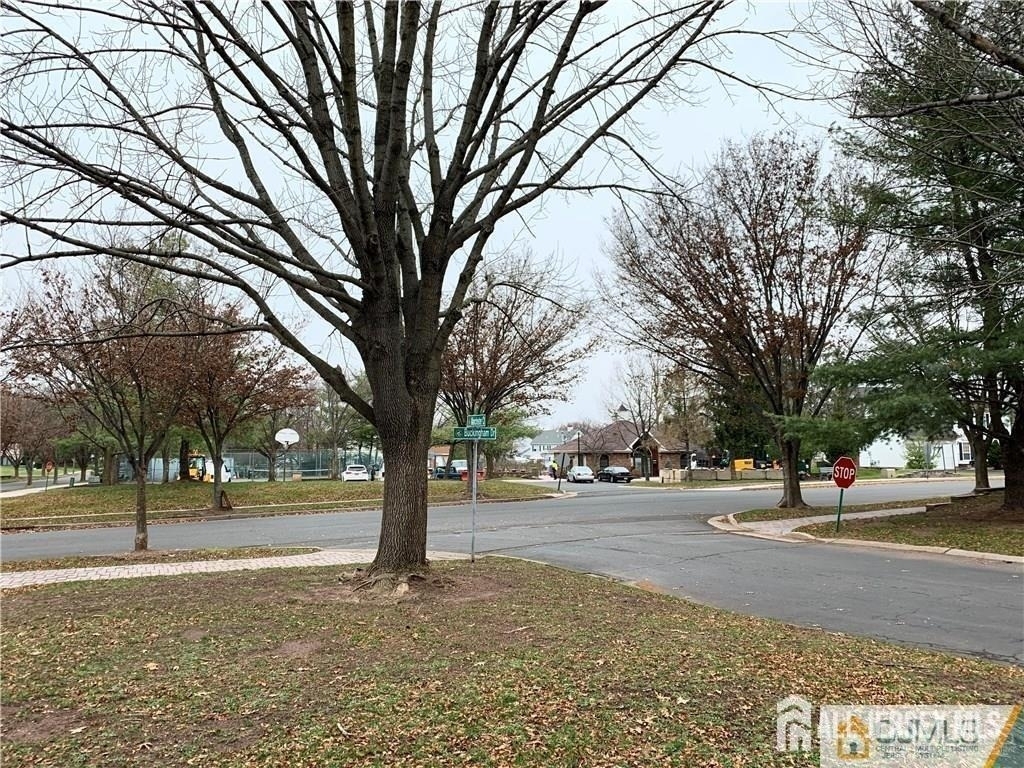 536 Manchester Court - Photo 2