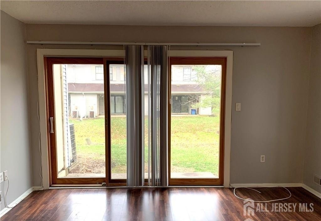 536 Manchester Court - Photo 3
