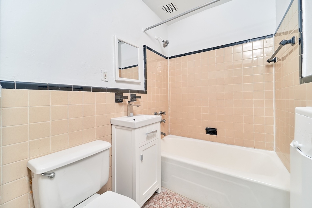 400 W 45th Street - Photo 5