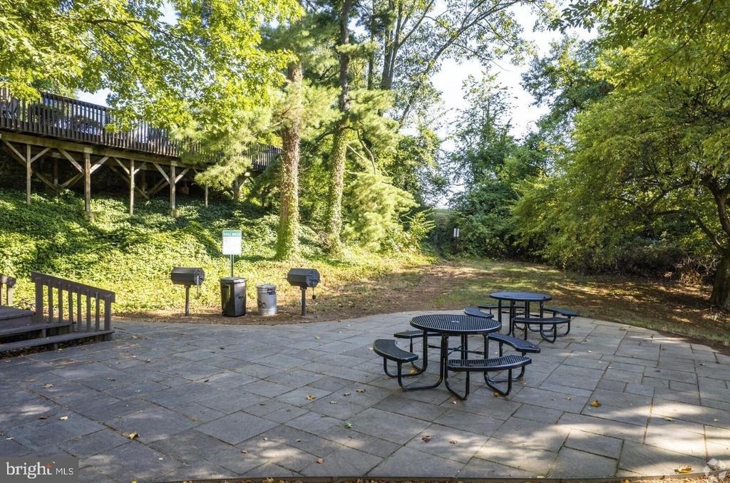 284 Iven Avenue - Photo 6