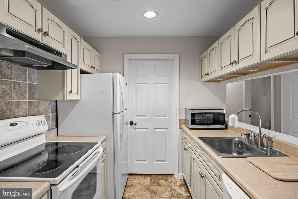1108 Maresfield Court - Photo 4