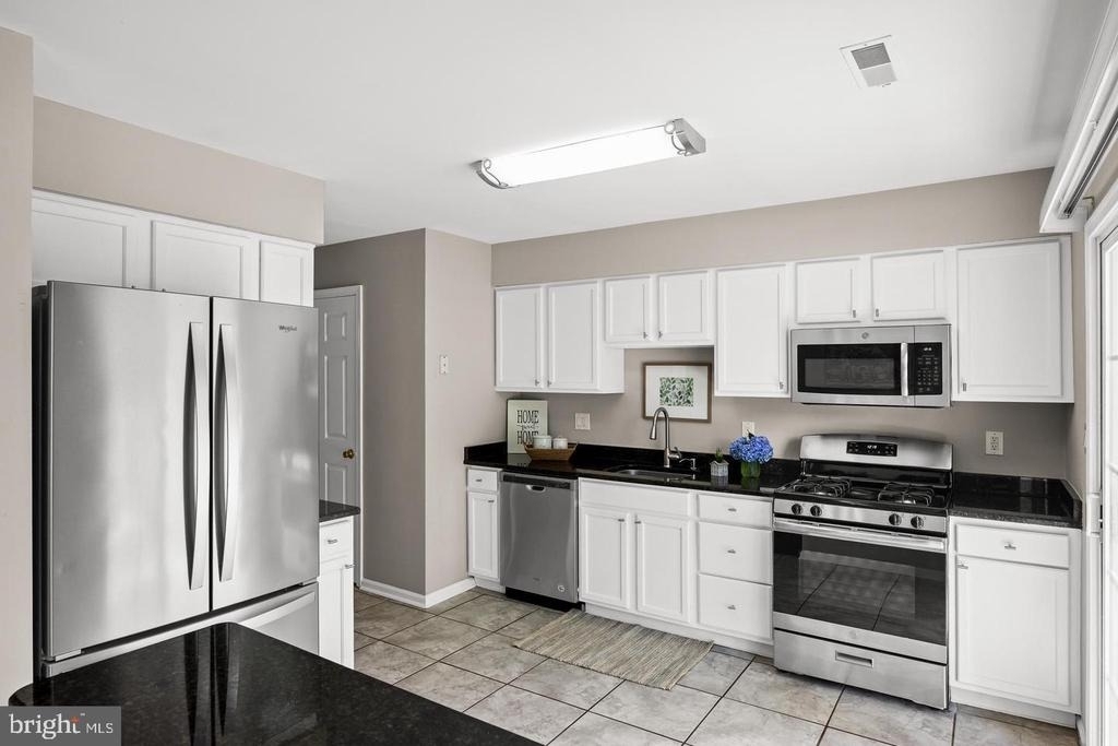 2301 Gramercy Way - Photo 2