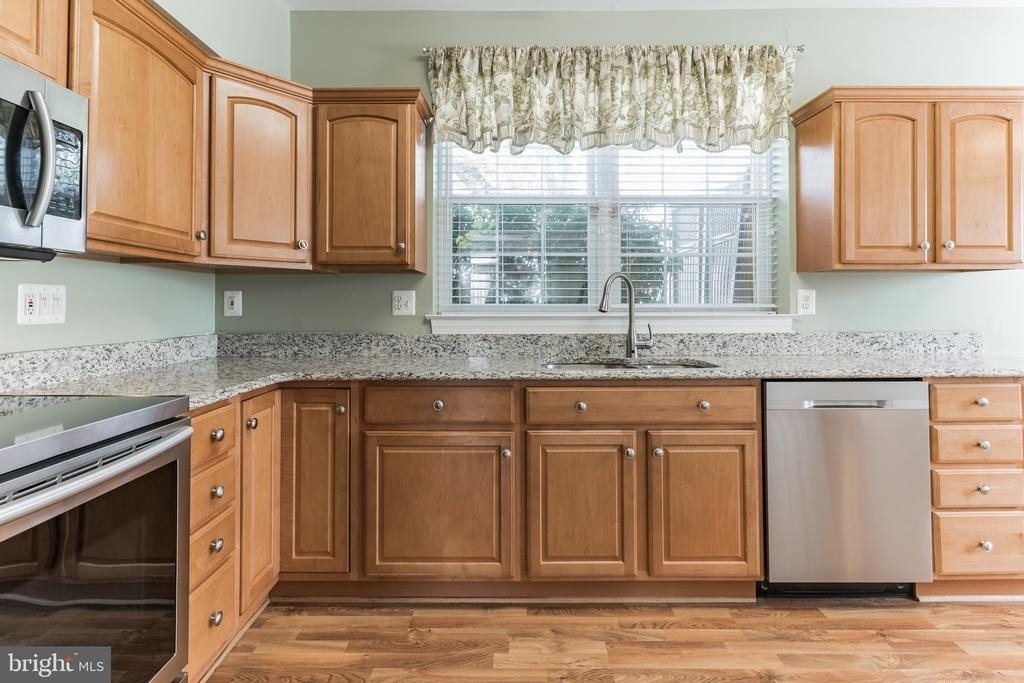1025 Simsbury Court - Photo 3