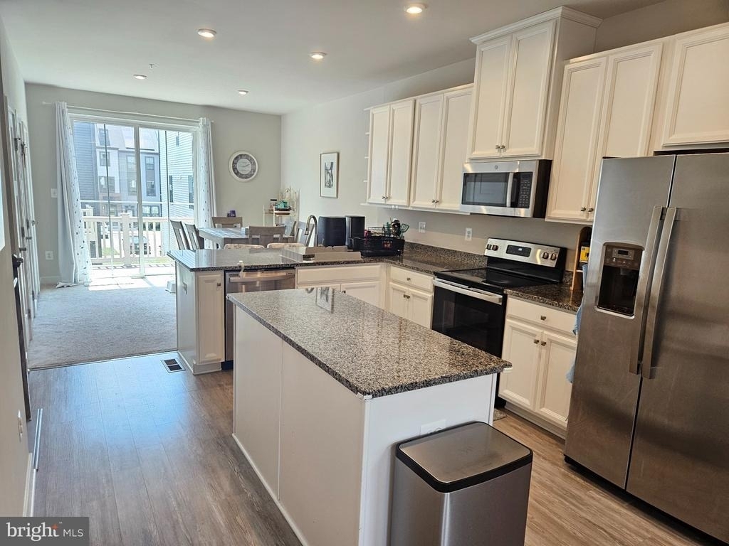 553 Levanna Lane - Photo 2