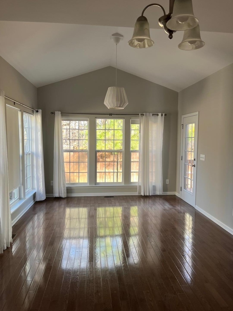 225 Mabley Place - Photo 5