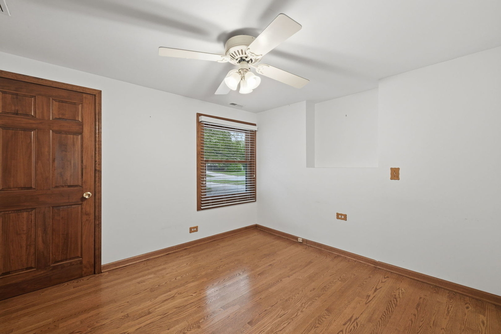 902 N Rohlwing Road - Photo 17