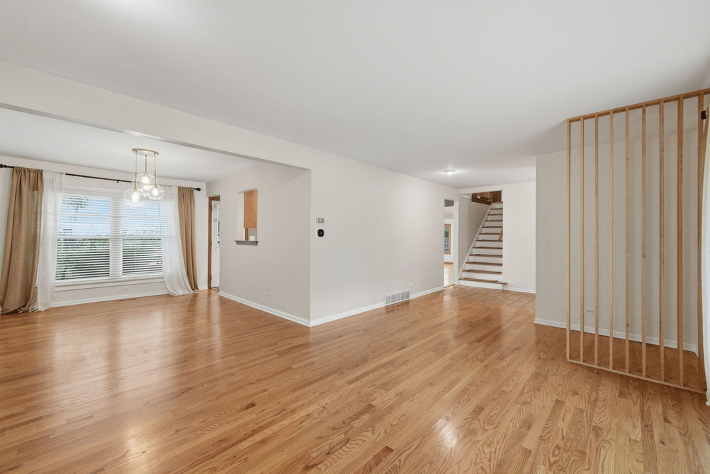 902 N Rohlwing Road - Photo 2