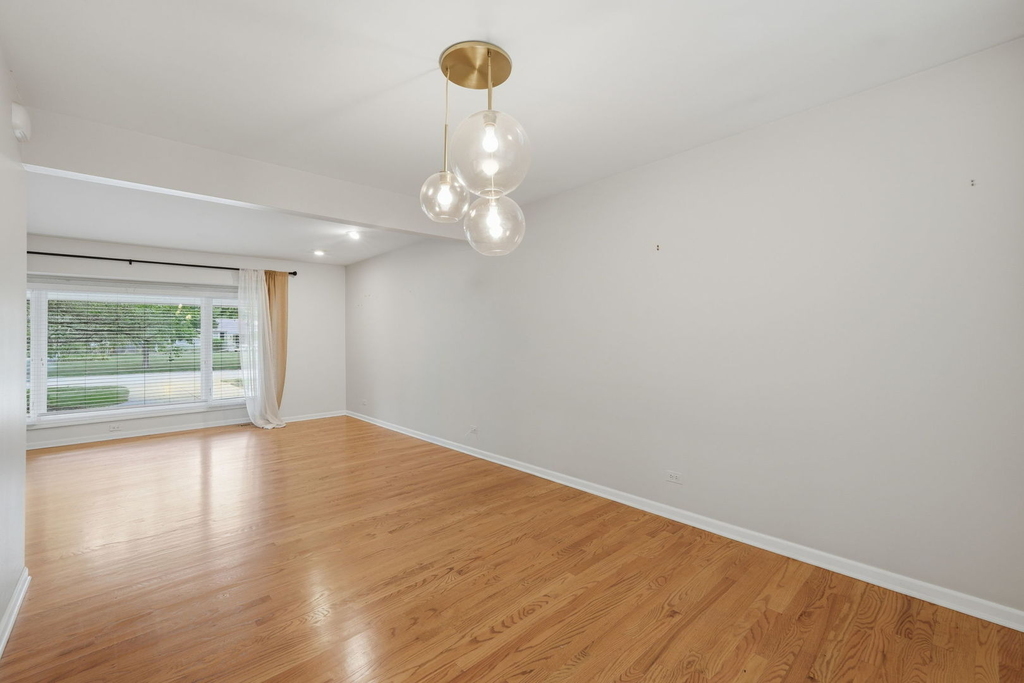 902 N Rohlwing Road - Photo 8