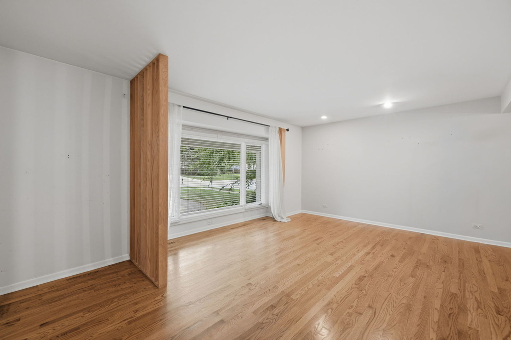 902 N Rohlwing Road - Photo 1