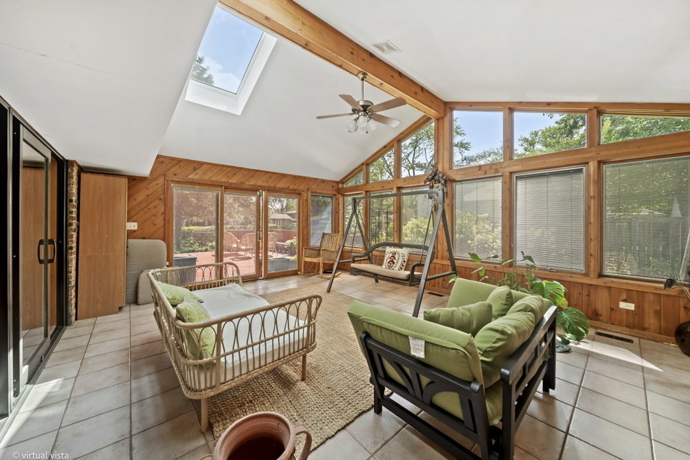 902 N Rohlwing Road - Photo 16