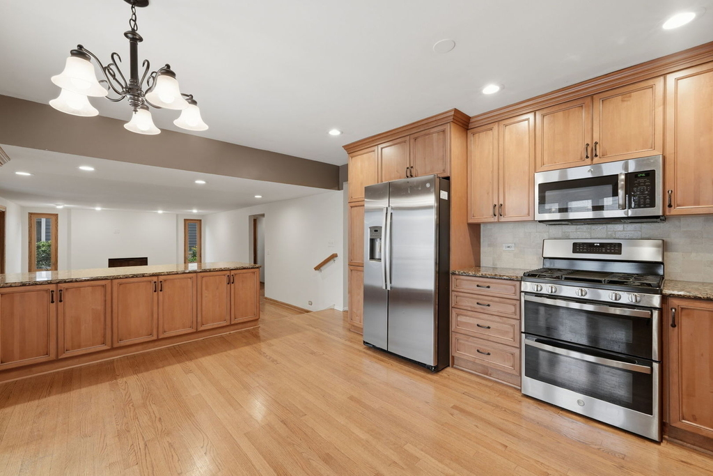 902 N Rohlwing Road - Photo 3