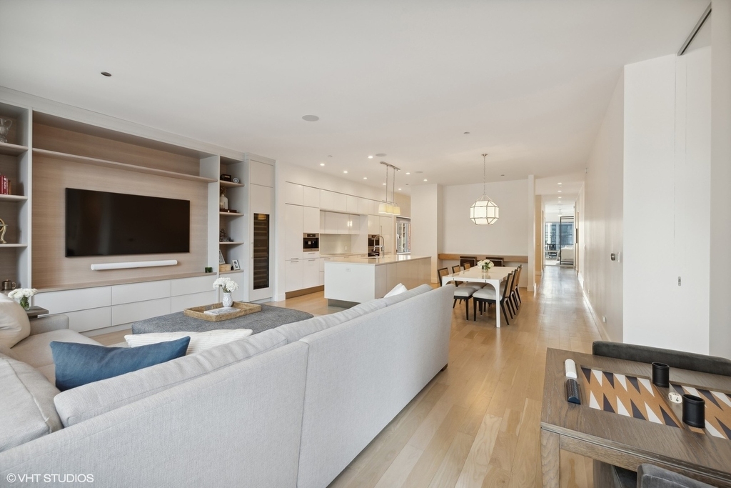 747 N Clark Street - Photo 9