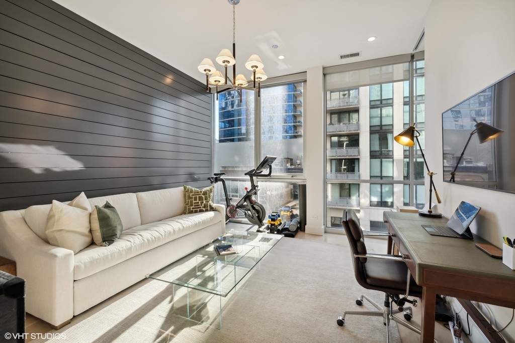 747 N Clark Street - Photo 28