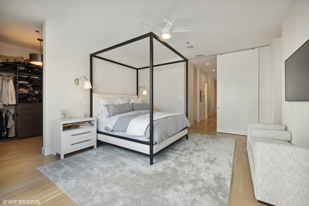 747 N Clark Street - Photo 19