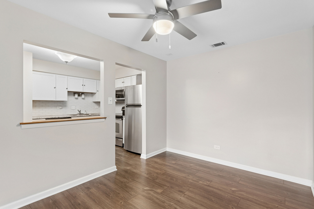 7510 Farmingdale Drive - Photo 8