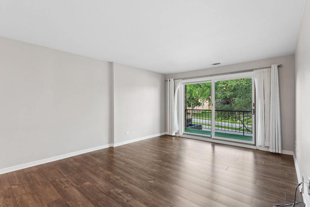 7510 Farmingdale Drive - Photo 4