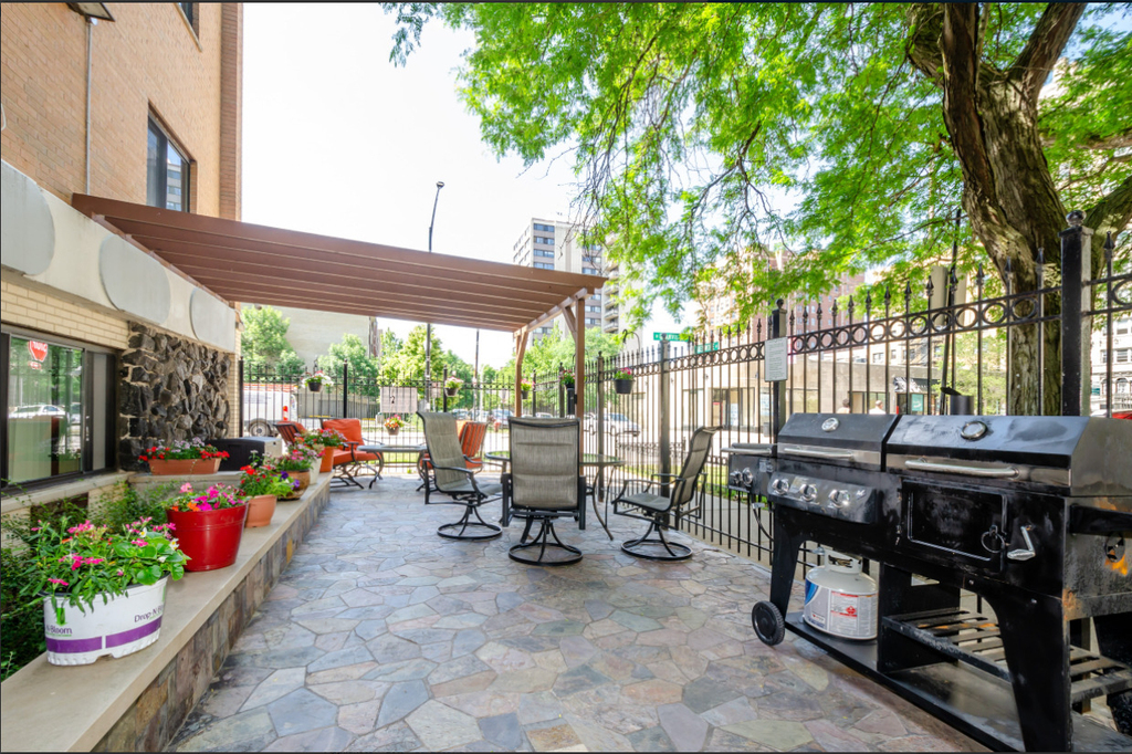 6201 N Kenmore Avenue - Photo 1