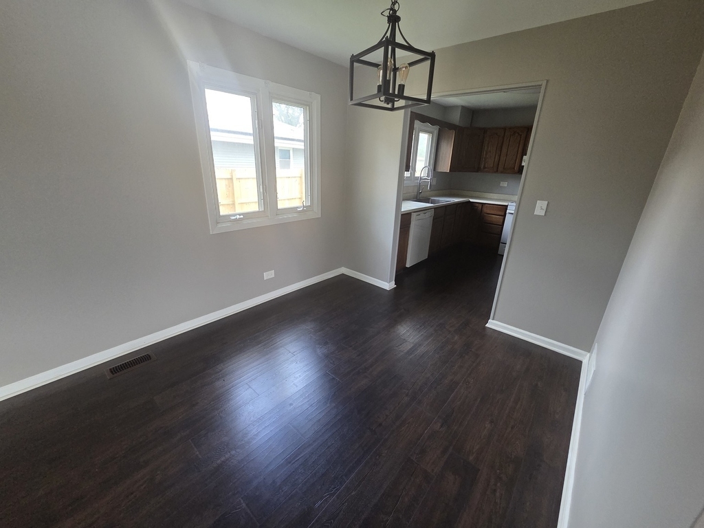 932 Manchester Court - Photo 2