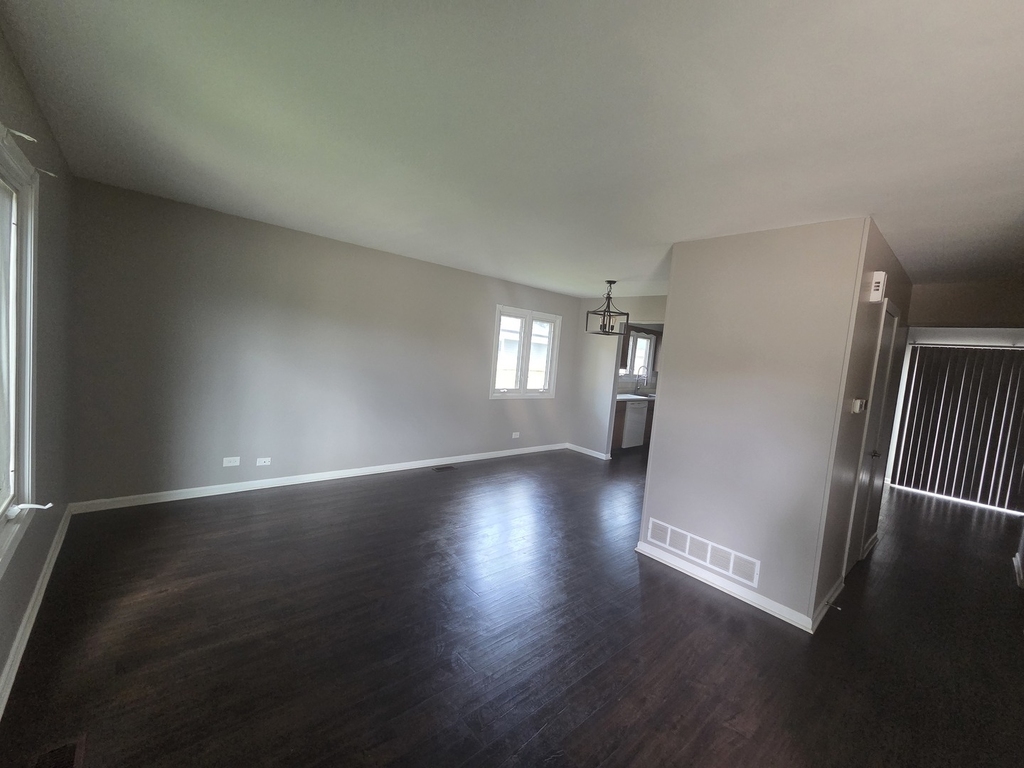 932 Manchester Court - Photo 1