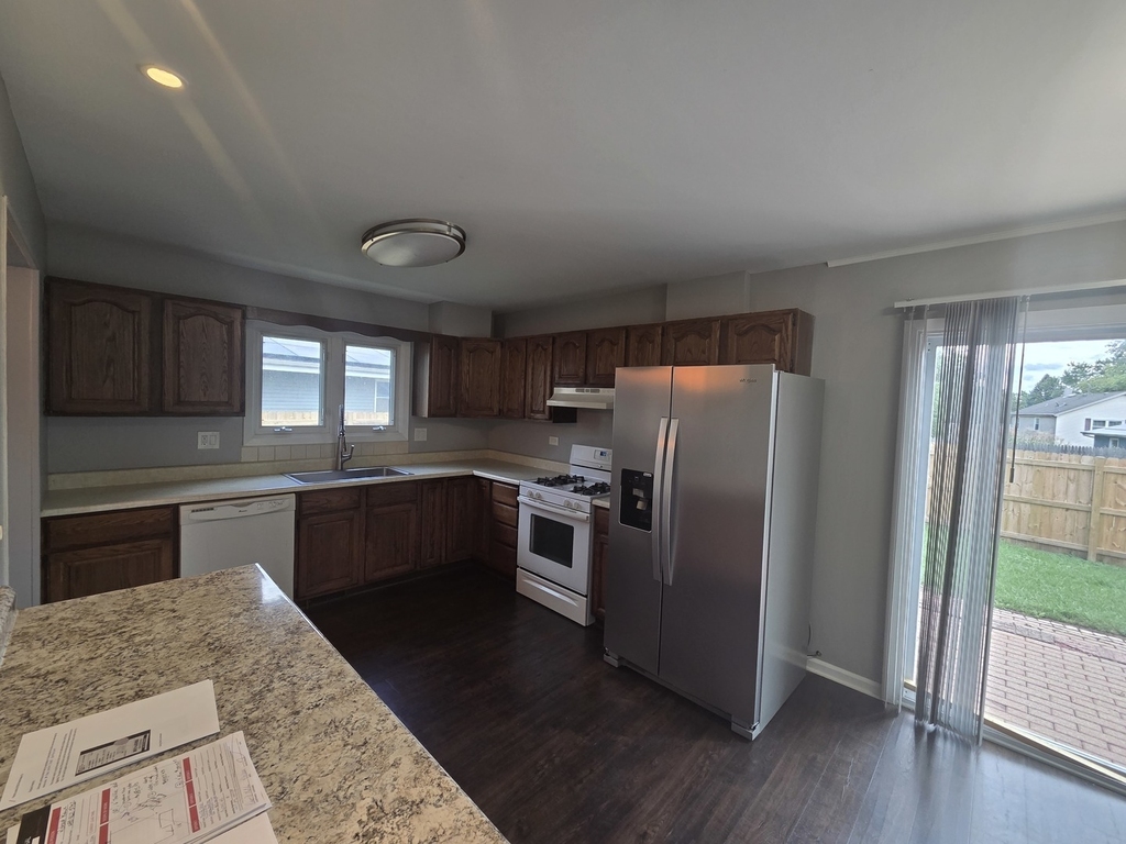 932 Manchester Court - Photo 4