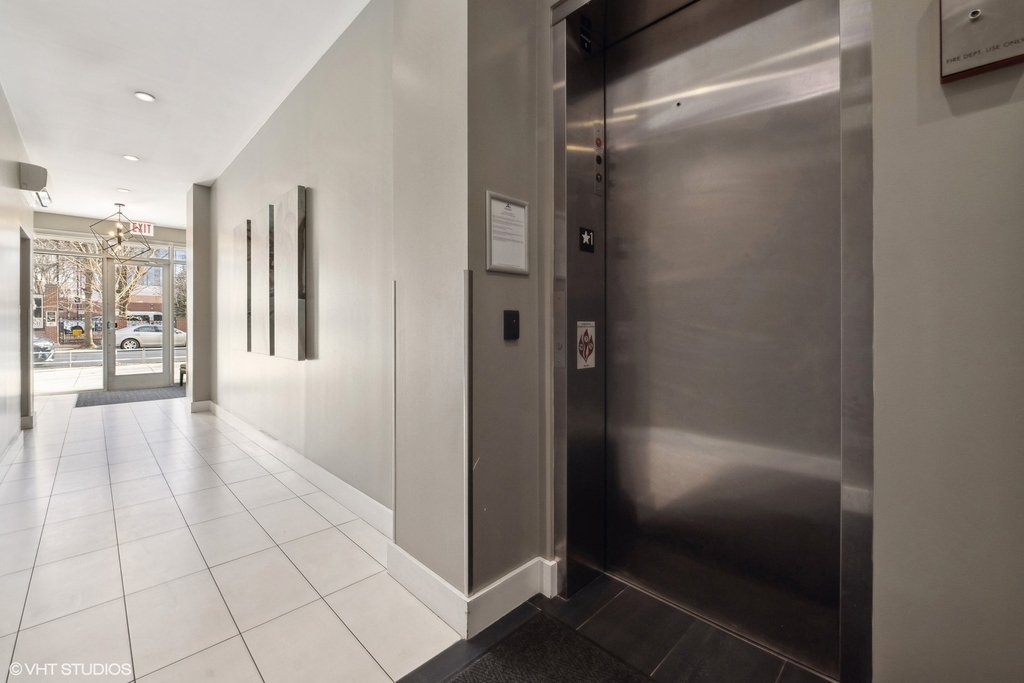 1116 W Adams Street - Photo 1