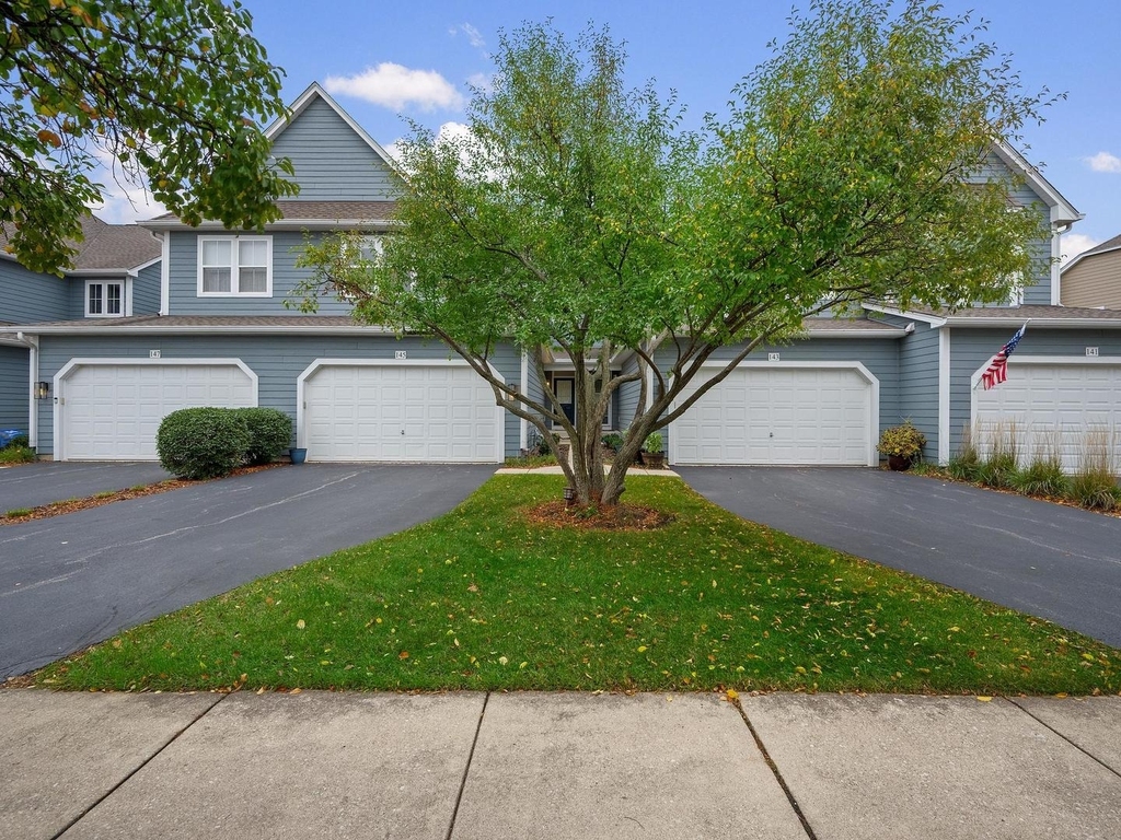 145 Tanglewood Drive - Photo 0