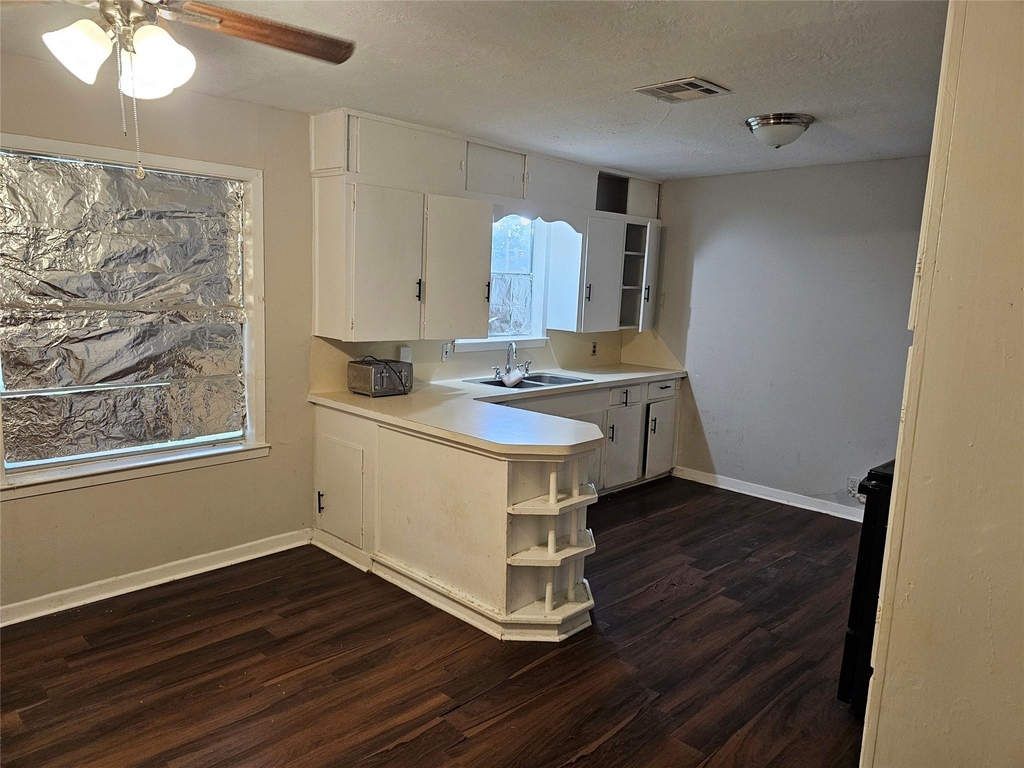 1305 James Street - Photo 1