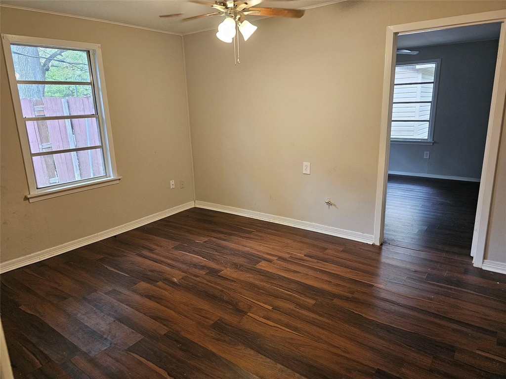 1305 James Street - Photo 3