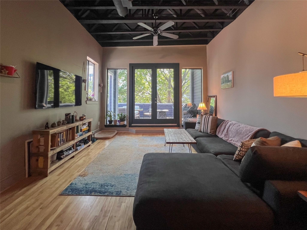 1014 Columbus Street - Photo 3