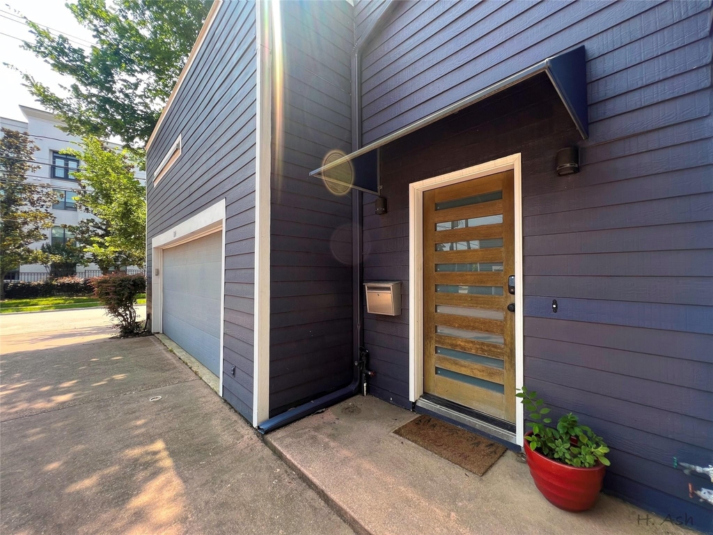 1014 Columbus Street - Photo 1