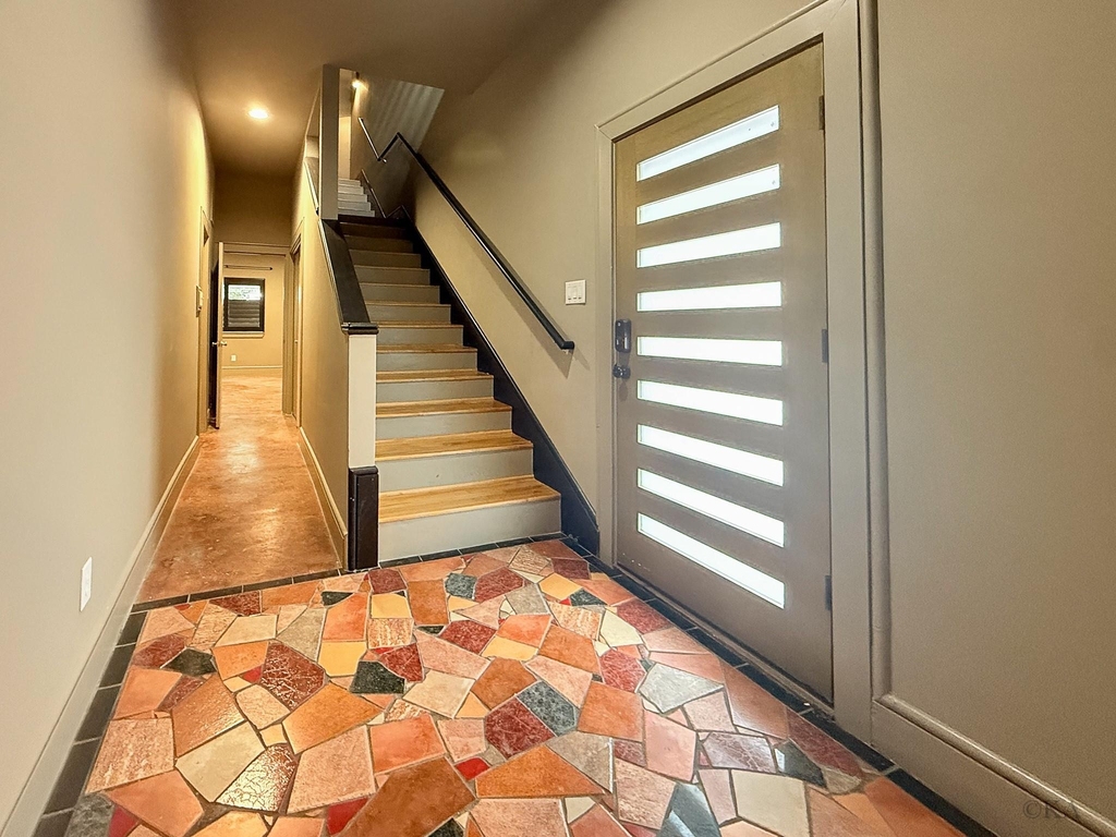 1014 Columbus Street - Photo 2