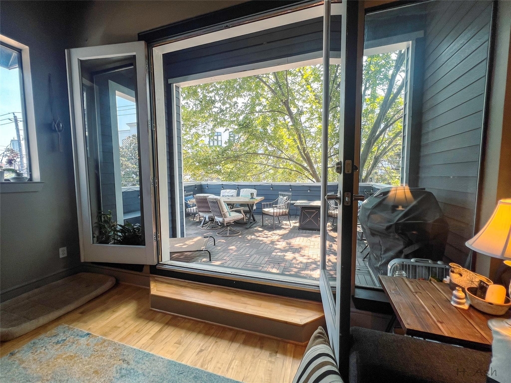 1014 Columbus Street - Photo 4
