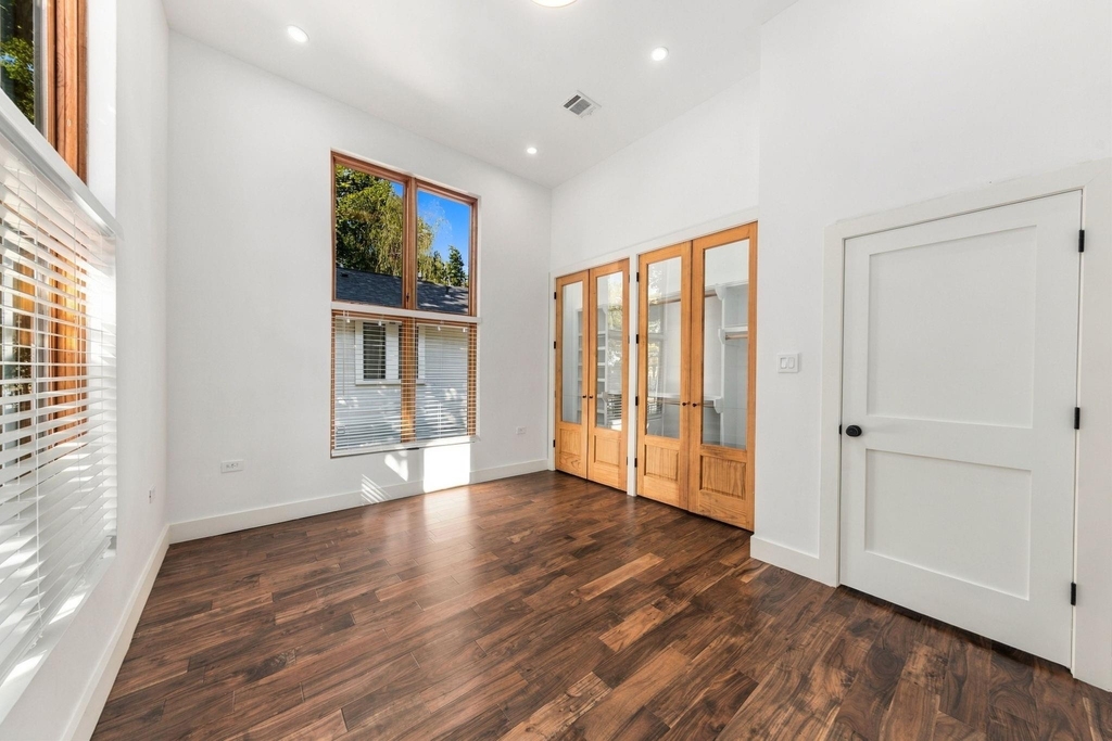 813 E 23rd Street - Photo 6