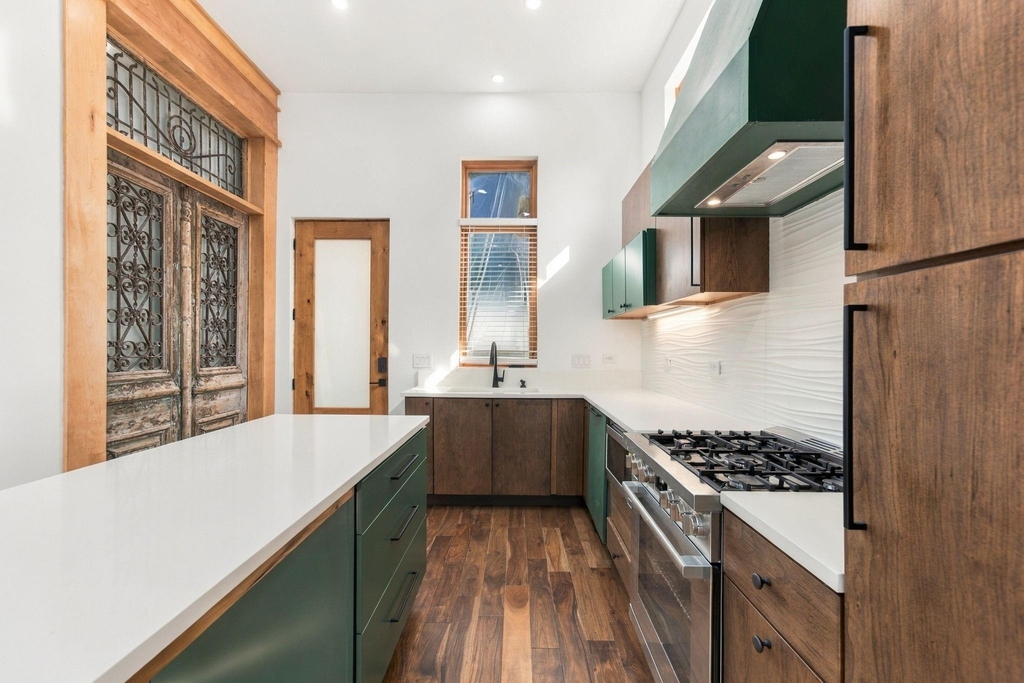 813 E 23rd Street - Photo 4