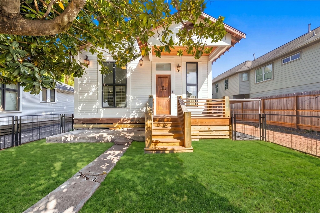 813 E 23rd Street - Photo 12