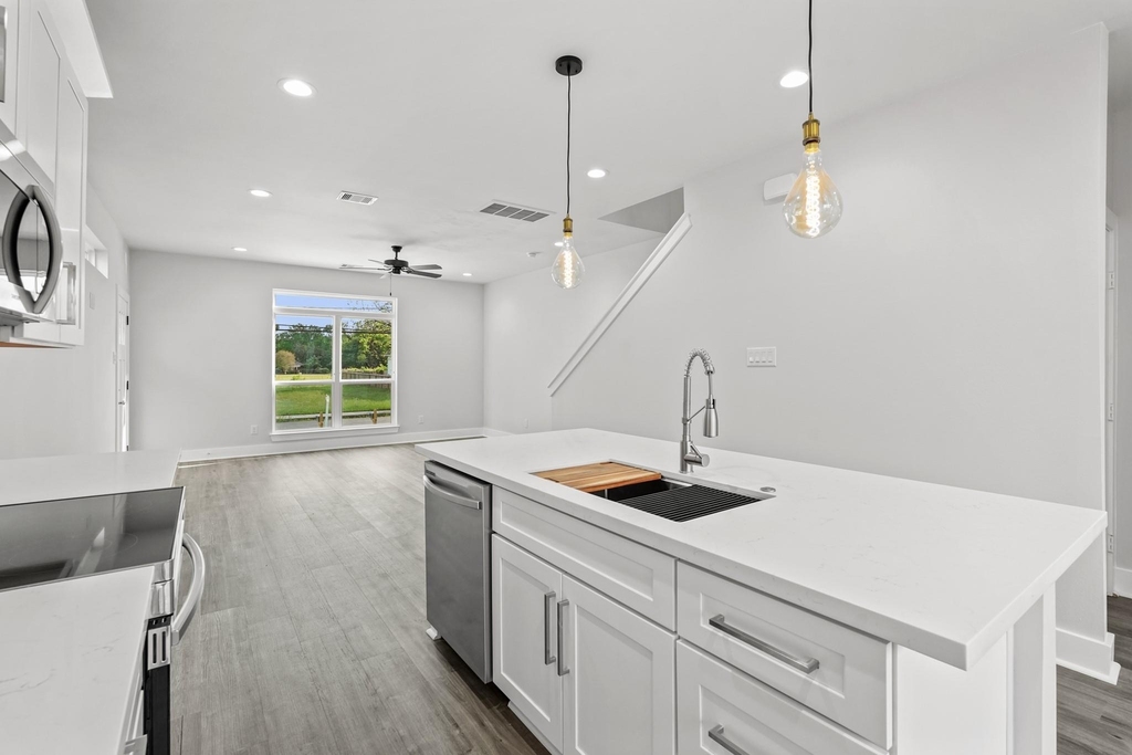 764 Dillard Street - Photo 6