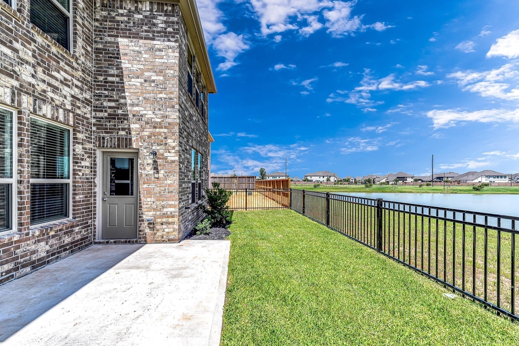 1029 Laguna Cove Drive - Photo 3