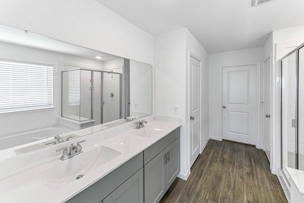 1029 Laguna Cove Drive - Photo 2