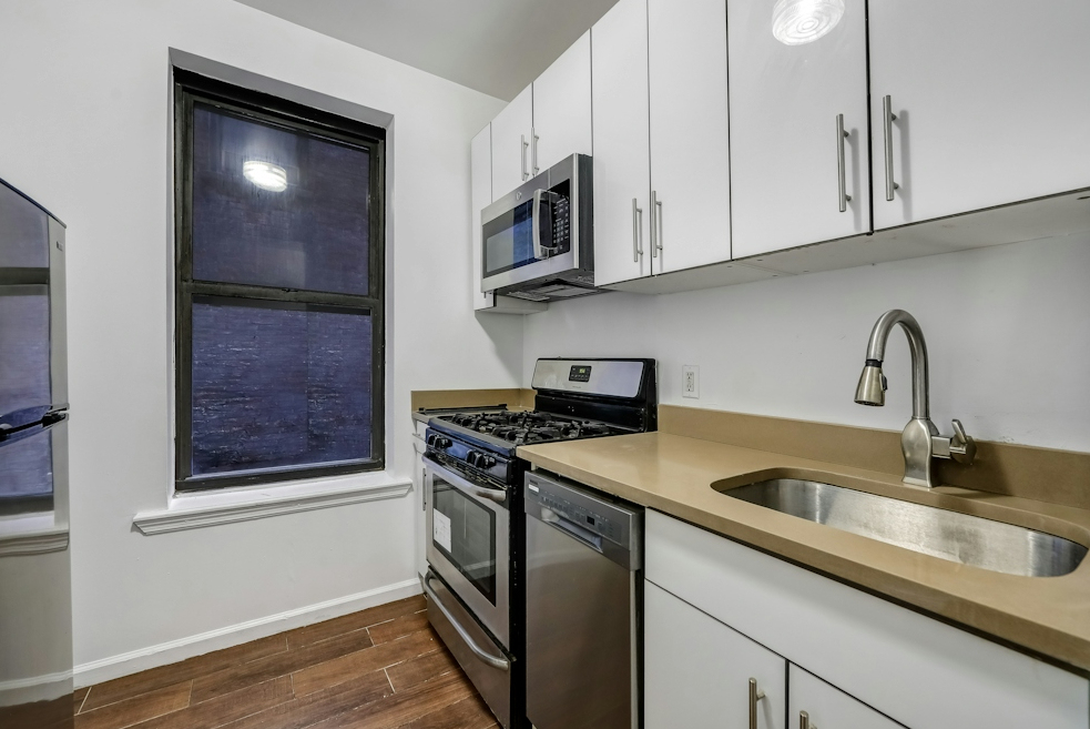188 Claremont Avenue - Photo 4
