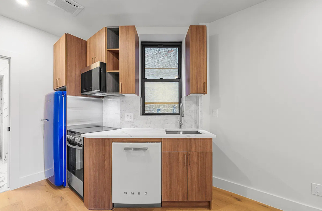 188 6th Avenue - Photo 1