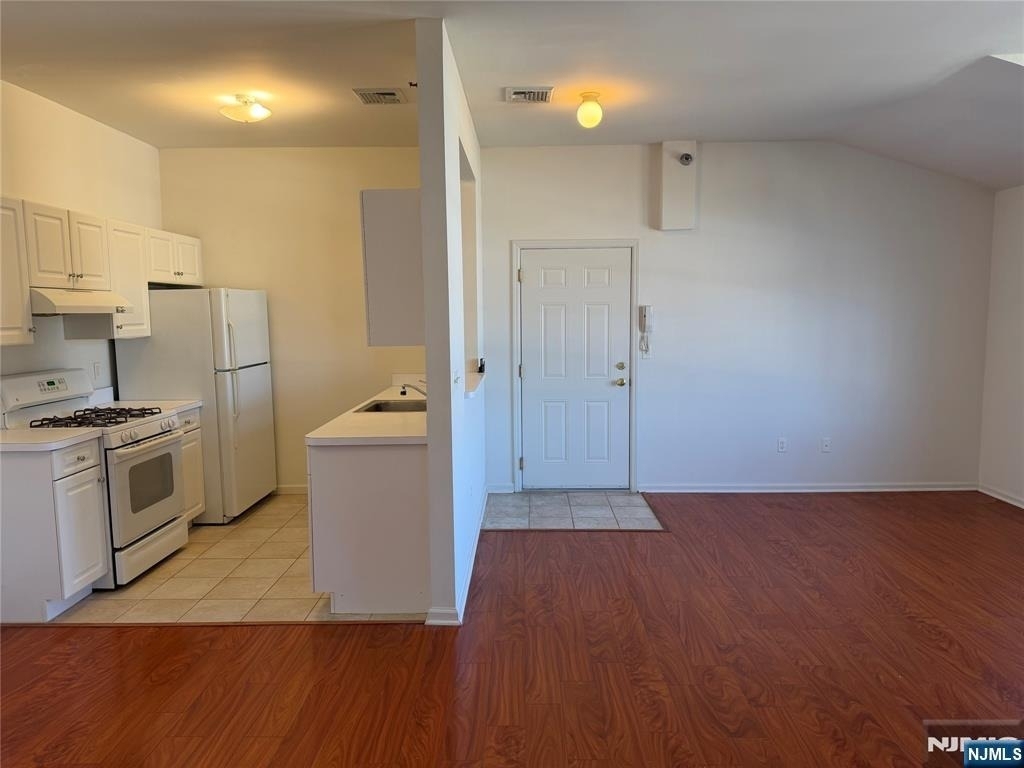 35 Prospect - Photo 4