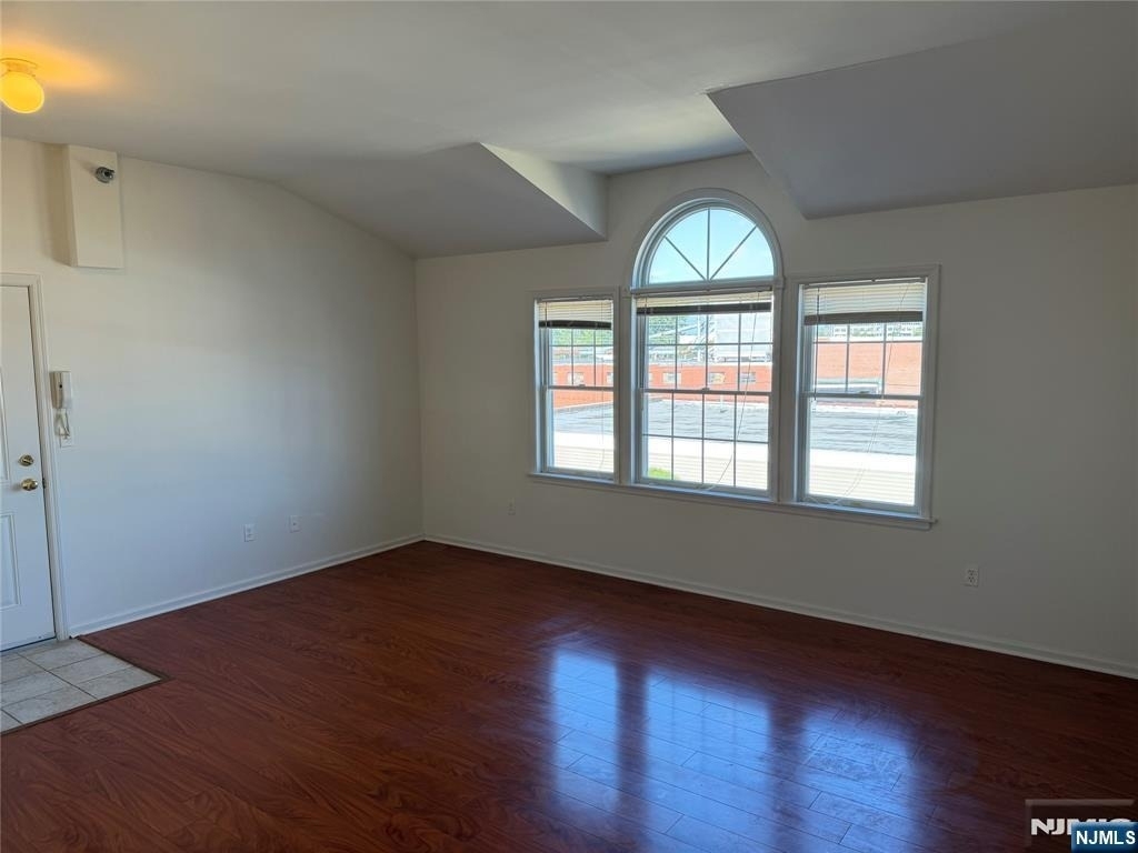35 Prospect - Photo 2