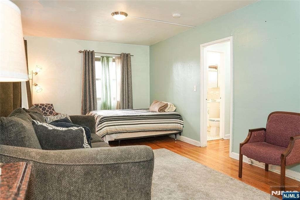 3021 Edwin - Photo 4