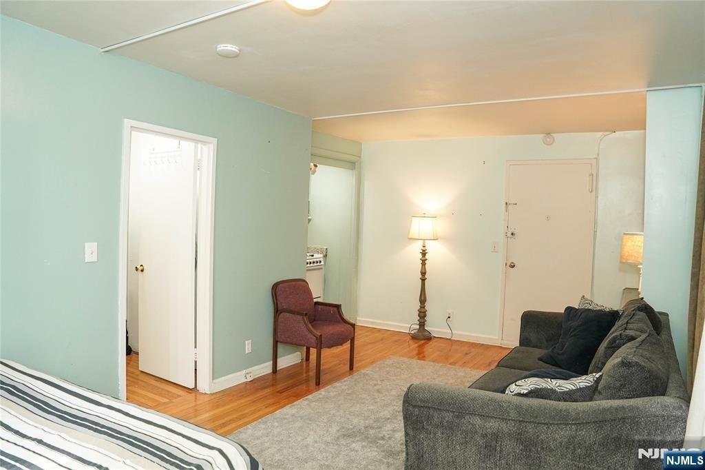 3021 Edwin - Photo 8